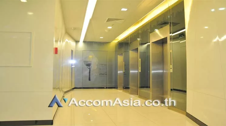 8  Office Space For Rent in Silom ,Bangkok BTS Surasak at Double A tower AA10632